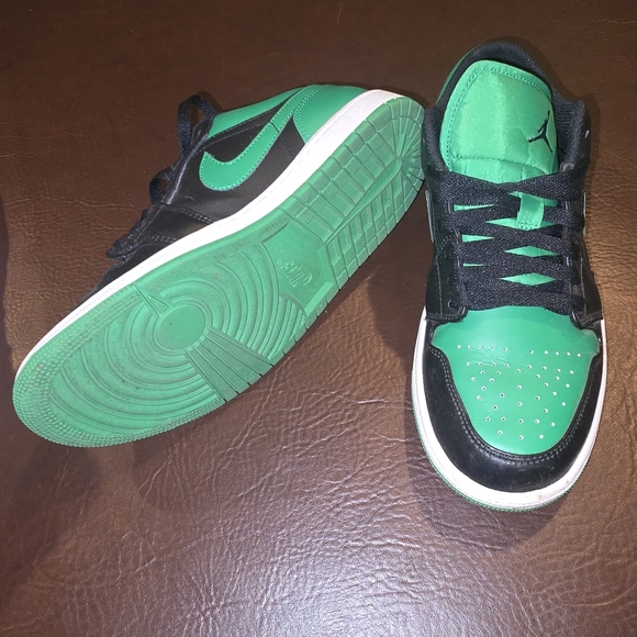 $100 - Fairly New Authentic Jordan 1's - Men: 8 M - Picture 6 of 11